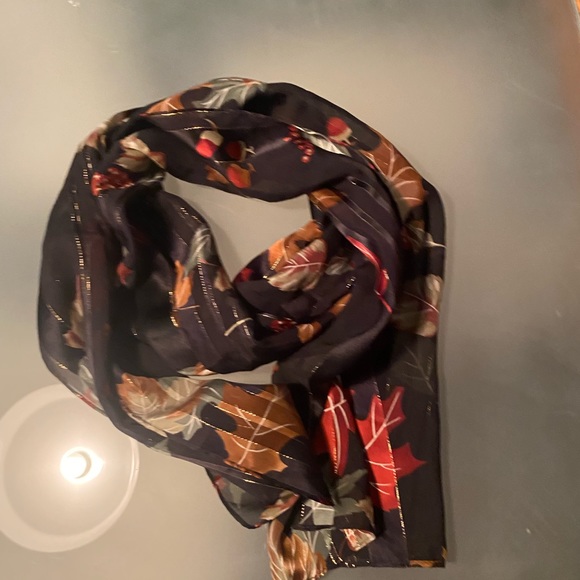 Cejon silk oblong scarf - Picture 7 of 9